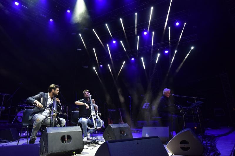 Koncert Olivera Dragojevića i Zlatana Stipišića u pulskoj Areni. Kao gosti nastupili su 2CELLOS. Photo: Duško Marušić/PIXSELL