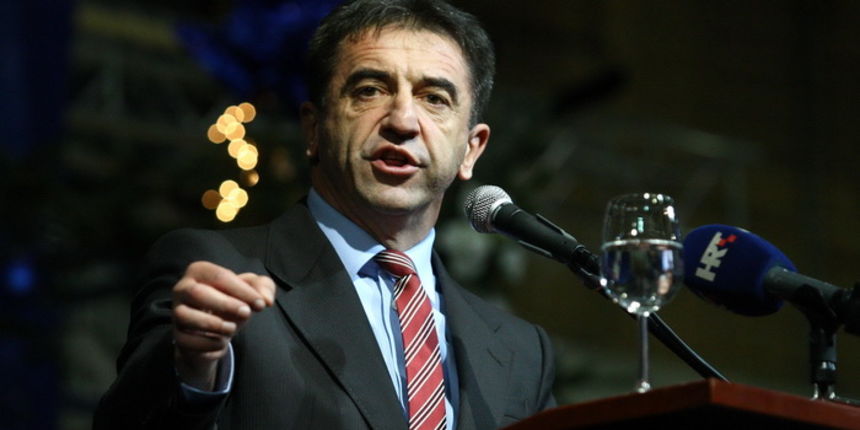 Zadar, 201210.
Sportska dvorana u Gospicu.
Proslava 21. obljetnice gospickog HDZ-a i Bozicni domjenak. Pred prepunom dvoranom govorili su ministri Darko Milinovic i Bozidar Kalmeta, nastupila je klapa Intrade.
Na fotografiji: Darko Milinovic.
Foto: Vladi Zadar, 201210.
Sportska dvorana u Gospicu.
Proslava 21. obljetnice gospickog HDZ-a i Bozicni domjenak. Pred prepunom dvoranom govorili su ministri Darko Milinovic i Bozidar Kalmeta, nastupila je klapa Intrade.
Na fotografiji: Darko Milinovic.
Foto: Vladi