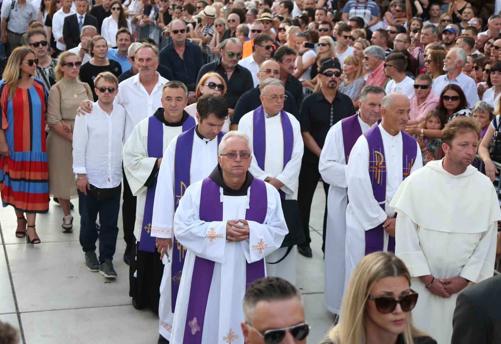 Split dostojanstveno na posljednju plovidbu ispratio legendu Olivera Dragojevića
