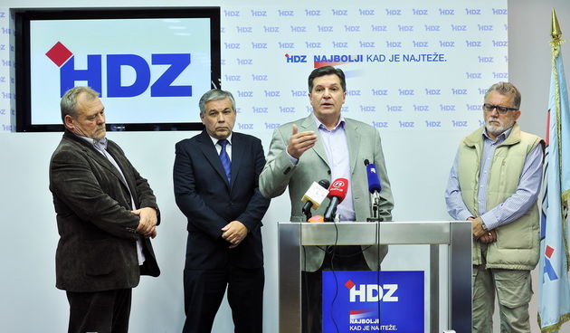 Zagreb, 111012.
Press konferencija u sjedistu HDZ-a na Trgu zrtava fasizma na temu “Hrvatska treba Gredelj”. Na konferenciji su govorili potpredsjednik Hrvatskog sabora i politicki tajnik HDZ-a Tomislav Culjak, potpredsjednik Odbora za poduzetnistvo, obrt