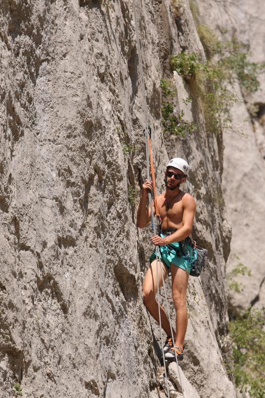 Penjači uživaju u kanjonu Paklenice, Foto: Dino Stanin Penjači uživaju u kanjonu Paklenice, Foto: Dino Stanin