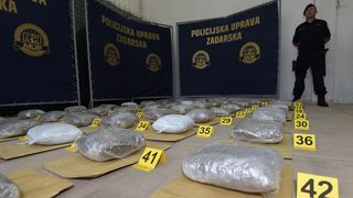 Veliki ulov zadarske policije: Na autocesti zapljenili 52 kg marihuane Veliki ulov zadarske policije: Na autocesti zapljenili 52 kg marihuane