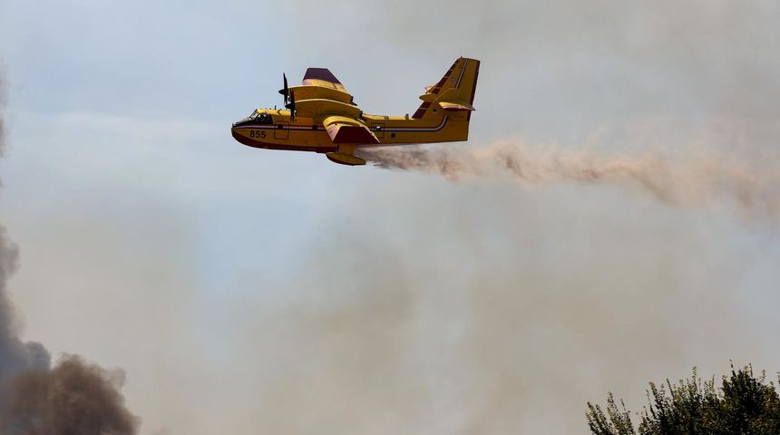 Veliki požar kod Smokovića zahvatio i parkirane automobile