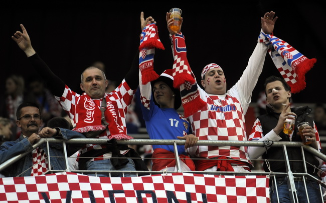 Klagenfurt, 190510.
Prijateljska nogometna utakmica na stadionu Hypo Group Arena izmedju reprezentacija Austrije i Hrvatske.
Na slici: hrvatski navijaci.
Foto: Drago Sopta / CROPIX