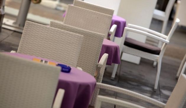 09.08.2014., Zagreb – Kafić, štekat, Prazne terase kafica u centru grada. Photo: Grgur Zucko/PIXSELL