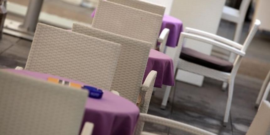 09.08.2014., Zagreb – Kafić, štekat, Prazne terase kafica u centru grada. Photo: Grgur Zucko/PIXSELL 09.08.2014., Zagreb – Kafić, štekat, Prazne terase kafica u centru grada. Photo: Grgur Zucko/PIXSELL