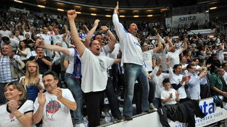 Zadar, 260513.
Dvorana Kresimira Cosica. 
3. polufinalna utakmica prvenstva Hrvatske izmedju KK Zadar i KK Cedevita.
Na fotografiji: slavlje Zadrana.
Foto: Luka Gerlanc / CROPIX