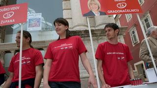 HDZ i SDP standovi na Narodnom trgu