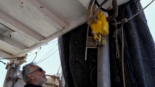 Ekološka manifestacija “Uz more, za more: zelena misija za održivu budućnost Hrvatske” održala se danas na plivarici Škoda koja je jutros u 11 sati isplovila iz zadarske luke Gaženica prema Ugljanu gdje će se provela akcija izvlačenja odbačenih ribarskih Ekološka manifestacija “Uz more, za more: zelena misija za održivu budućnost Hrvatske” održala se danas na plivarici Škoda koja je jutros u 11 sati isplovila iz zadarske luke Gaženica prema Ugljanu gdje će se provela akcija izvlačenja odbačenih ribarskih