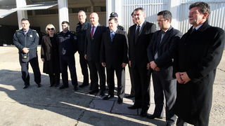 Zadar, 111212.
Policijska uprava zadarska. 
Nakon zahvale generalu Anti Gotovini, Zadrani su danas odali priznanje i ratnom zapovjedniku postrojbi specijalne policije Mladenu Markacu. General Markac najprije je obisao spomen sobu u prostorijama Policijske