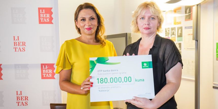 Josipa Vodenac uručila je donacijski ček Paulini Njirić Josipa Vodenac uručila je donacijski ček Paulini Njirić