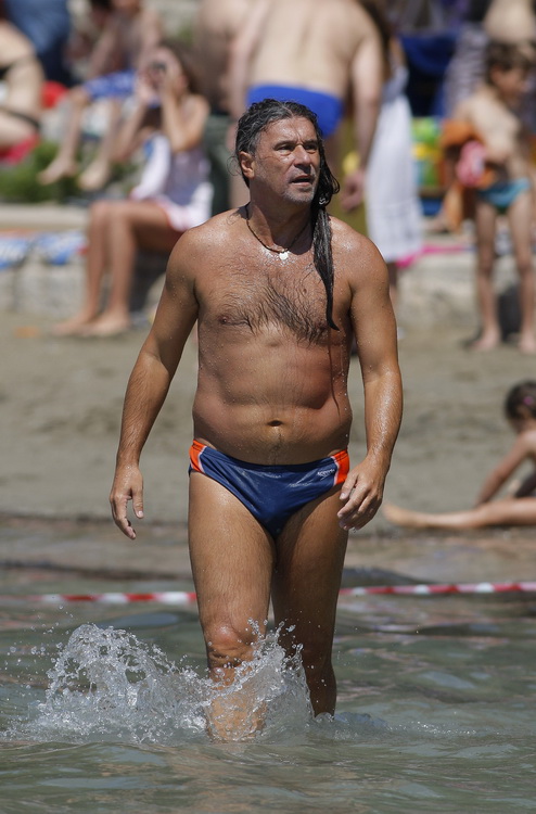 Split, 120611.
Na splitskim Bacvicama odrzano je 7. Prvenstvo svita u piciginu. Naslov pobjednika drugu godinu za redom osvojila je ekipa A1.
Na fotografiji: Goran Karan.
Foto: Ante Cizmic / CROPIX Split, 120611.
Na splitskim Bacvicama odrzano je 7. Prvenstvo svita u piciginu. Naslov pobjednika drugu godinu za redom osvojila je ekipa A1.
Na fotografiji: Goran Karan.
Foto: Ante Cizmic / CROPIX