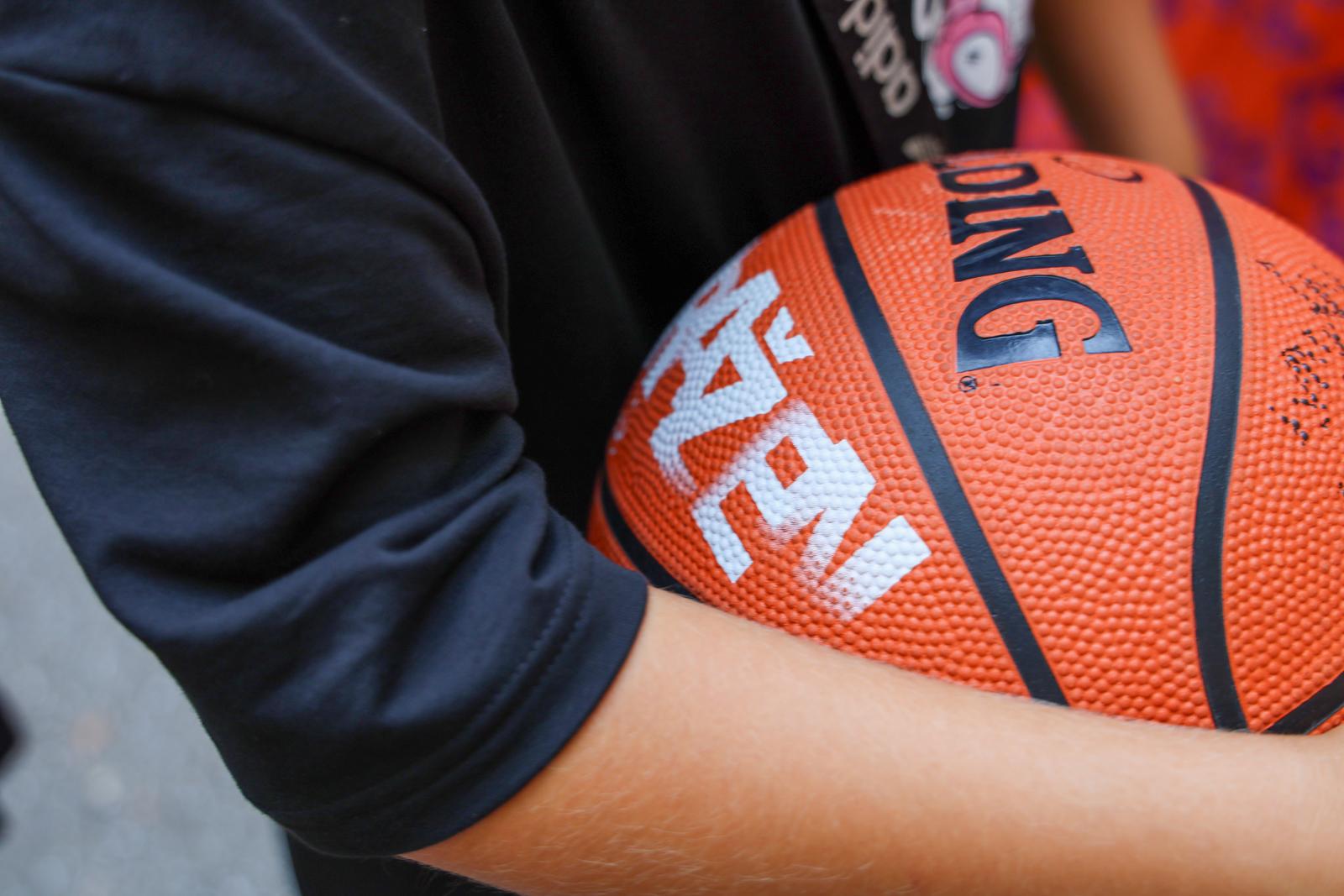 Druženje s košakašima povodom 60. rođendana Dražena Petrovića Druženje s košakašima povodom 60. rođendana Dražena Petrovića