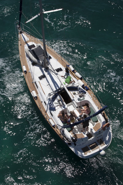 Zadar, 040711.
Pomorski promet ispod mosta u Zdrelcu vrlo je intenzivan za vrijeme ljetnih mjeseci. Prolaz imedju otoka Ugljana i Pasmana najblizi je put zadarskog podrucja prema Kornatima i otocima zadarskog arhipelaga.
Na slici: brodovi slikani s mosta Zadar, 040711.
Pomorski promet ispod mosta u Zdrelcu vrlo je intenzivan za vrijeme ljetnih mjeseci. Prolaz imedju otoka Ugljana i Pasmana najblizi je put zadarskog podrucja prema Kornatima i otocima zadarskog arhipelaga.
Na slici: brodovi slikani s mosta