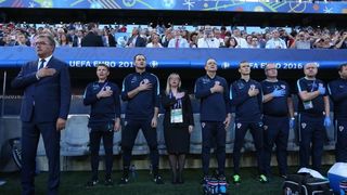 U dvoboju zadnjeg, 3. kola D skupine EURA u Bordeauxu igraju nogometaši Hrvatske i Španjolske (1-1).   Pred 40.000 gledatelja na stadionu Matmut Atlantic sudi Bjorn Kuipers.    Strijelci: 0-1 Morata (7), 1-1 Kalinić (45)