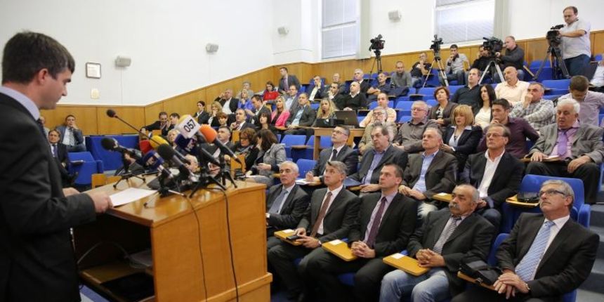 U zgradi gradskog poglavarstva odrzano je gradsko vijece. Uvodno predavanje drzao je prorektor Sveucilista u Zadru Josip Faricic. Photo: Filip Brala/PIXSELL