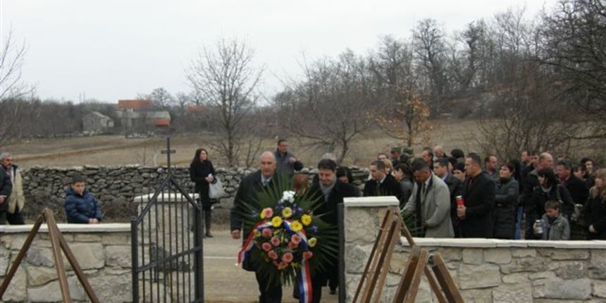Polaganje vijenaca u spomen na žrtve Medviđe Polaganje vijenaca u spomen na žrtve Medviđe