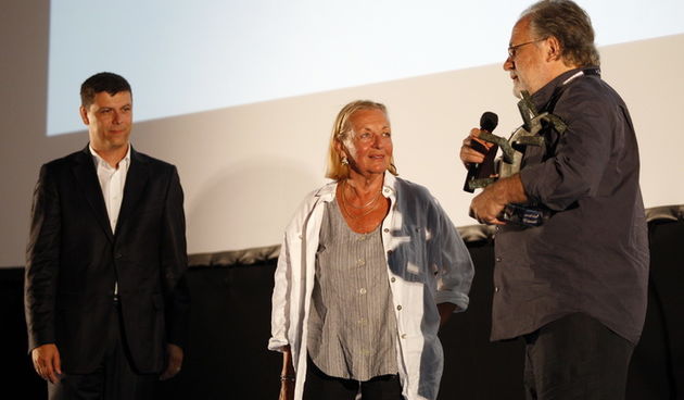 Zadar, 240810
Veceras je ispred Donata na Poljani Ivana Pavla drugog svecano otvoren Forum Film Festival. 
Na slici (s lijeva): Sergej Stanojkovski, direktor festivala, Alenka Pinter, supruga pokojnog filmasa Tomislava Pintera kojemu je posvecena nagrada