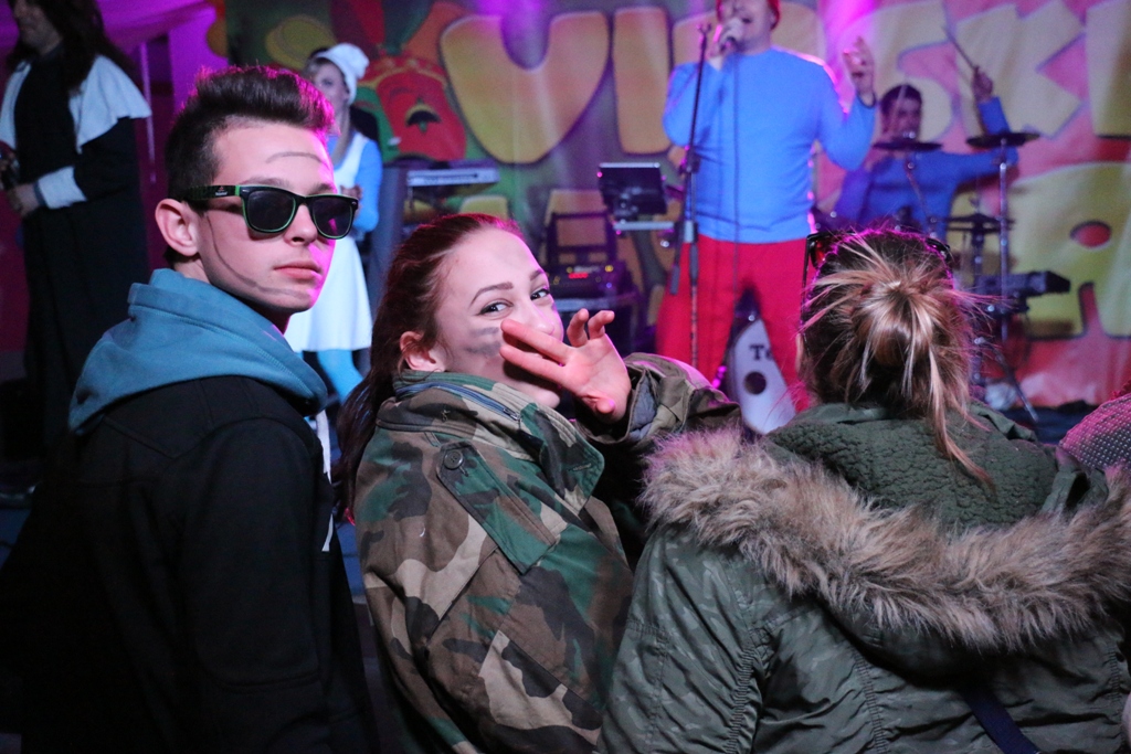 Virske maškare: Nedjelja u znaku zvijezdice Meri, Tota i Tempo Banda