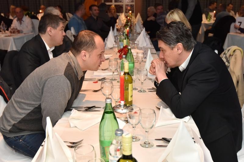 Drženje zadarskih SDP-ovaca u hotelu Kolovare. Foto: Dino Stanin/PIXSELL