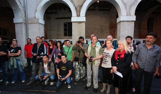 Humanitarna izlozba za pomoc tesko bolesnoj mladoj zadranki Ani Pavic i njenoj kceri Aurori. Zadarski fotografi amateri i profesionalci njih 37 odazvali su se ovoj akciji doniravsi fotografije, Foto: Željko Mršić/PIXSELL