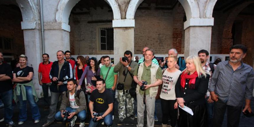 Humanitarna izlozba za pomoc tesko bolesnoj mladoj zadranki Ani Pavic i njenoj kceri Aurori. Zadarski fotografi amateri i profesionalci njih 37 odazvali su se ovoj akciji doniravsi fotografije, Foto: Željko Mršić/PIXSELL