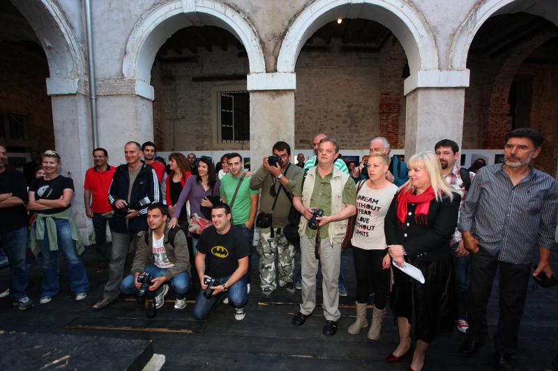 Humanitarna izlozba za pomoc tesko bolesnoj mladoj zadranki Ani Pavic i njenoj kceri Aurori. Zadarski fotografi amateri i profesionalci njih 37 odazvali su se ovoj akciji doniravsi fotografije, Foto: Željko Mršić/PIXSELL