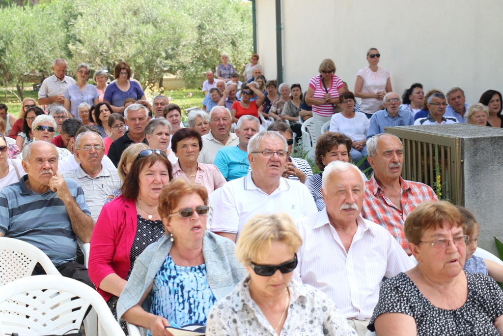 Tradicionalna procesija Tijelova ulicama Vira Tradicionalna procesija Tijelova ulicama Vira