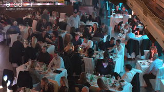 Tisuće Zadrana uživalo na krcatom Narodnom trgu i Tgu Petra Zoranića uz Tomislava Bralića i klapu Intrade Tisuće Zadrana uživalo na krcatom Narodnom trgu i Tgu Petra Zoranića uz Tomislava Bralića i klapu Intrade