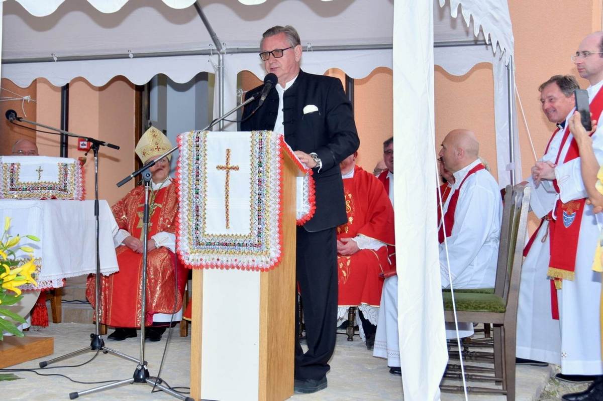 Donacija Vukšićkih bećara novoj crkvi u Baranji