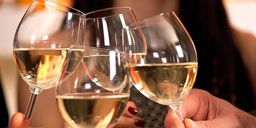 Čaše, vino, šampanjac, zdravica, fešta, nova godina