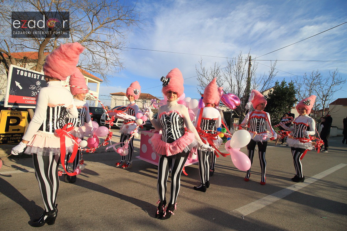 Maškarana povorka Velike Bake u Murteru