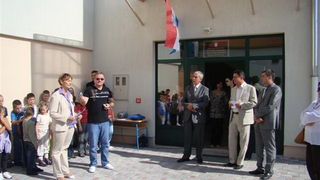 Svecano otvorenje obnovljenih podrucnih skola u Rastevicu i Bukovicu Svecano otvorenje obnovljenih podrucnih skola u Rastevicu i Bukovicu