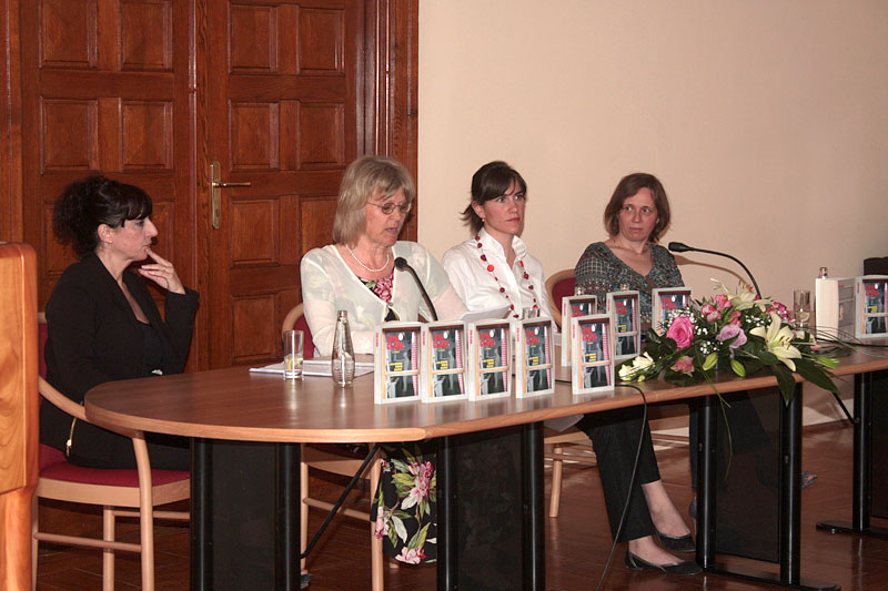 Julianne Eden Bušić predstavila novu knjigu “Živa glava”, Foto: Lucija Juravić Julianne Eden Bušić predstavila novu knjigu “Živa glava”, Foto: Lucija Juravić