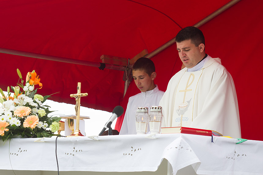 Misa na ostacima crkve na Petrini, foto: Leo Banić Misa na ostacima crkve na Petrini, foto: Leo Banić