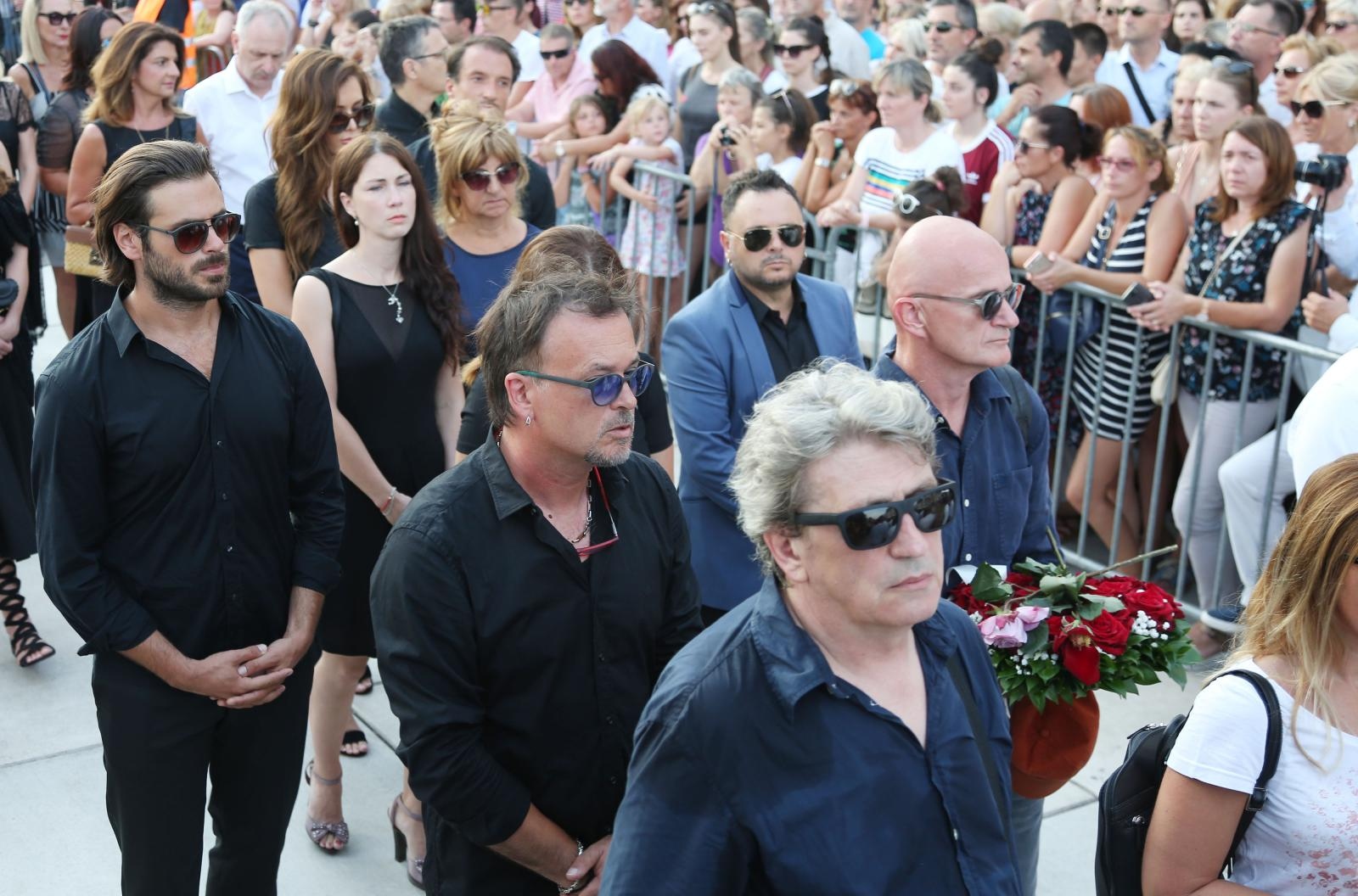 Split dostojanstveno na posljednju plovidbu ispratio legendu Olivera Dragojevića