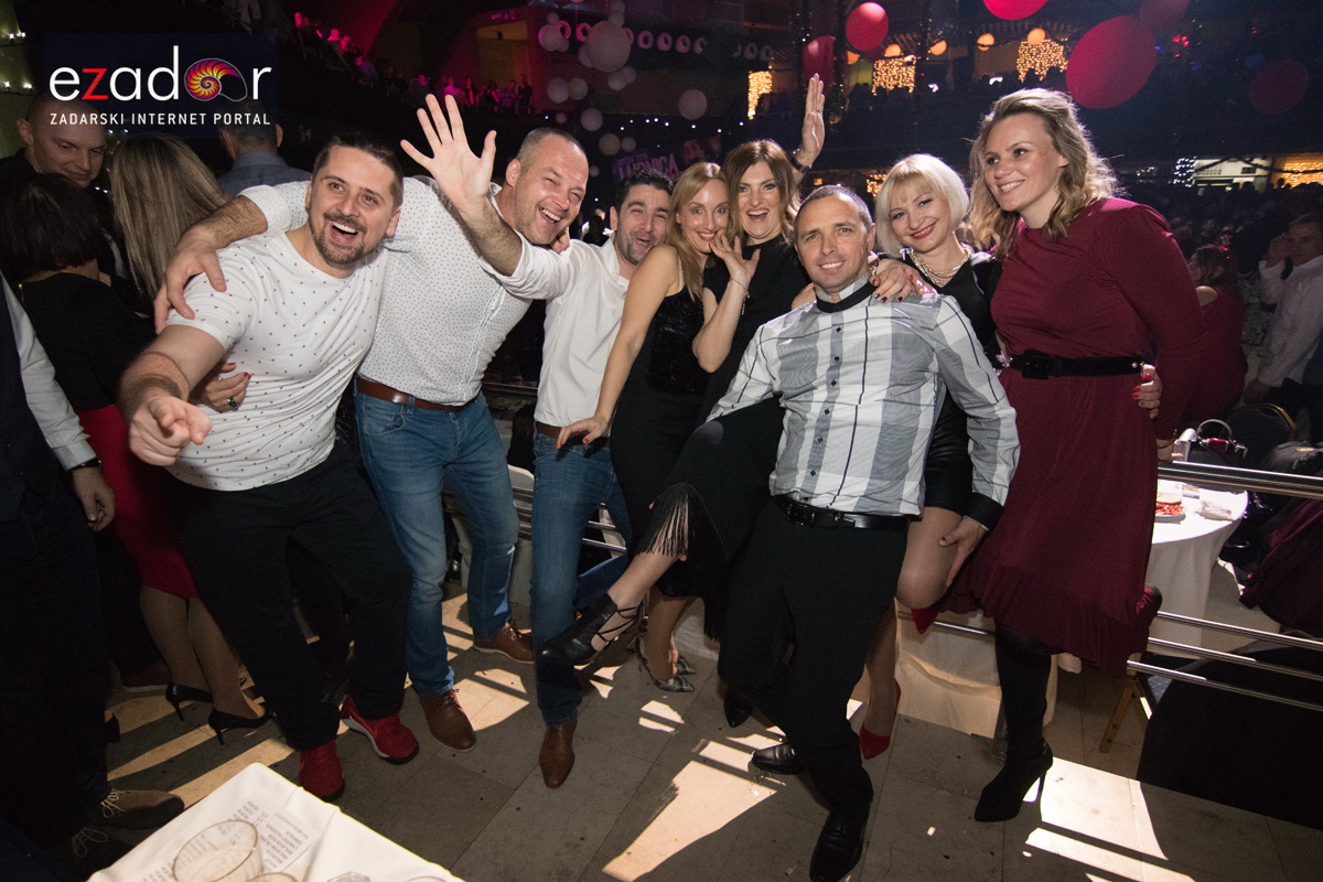 Ludnica u Saturnusu: Najbolji doček u svemiru i šire Ludnica u Saturnusu: Najbolji doček u svemiru i šire