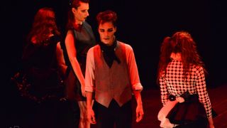 Dragon teatar- “POE – Nikad više”, foto: Iva Perinčić Dragon teatar- “POE – Nikad više”, foto: Iva Perinčić