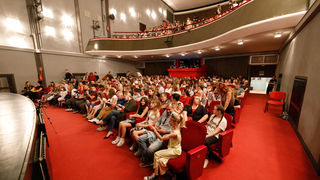 Igrajmo se: Zabranjeno mlađima od 15 strana A