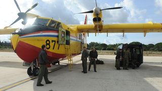 Posade dvaju Canadiara vratili se s uspješne misije u sjevernoj Italiji Posade dvaju Canadiara vratili se s uspješne misije u sjevernoj Italiji