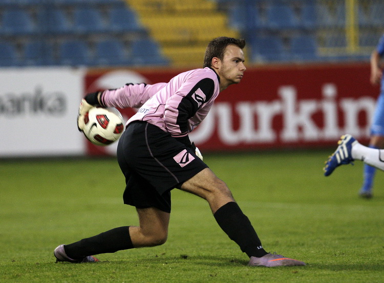 Varazdin, 070811.
Stadion Andjelko Herjavec.
Nogometna utakmica 3.kolo prve Hrvatske nogometne lige Varazdin – Zadar.
Na slici: Debitant na golu Varazdina Ante Mrmic.
Foto: Nenad Dugi / Cropix Varazdin, 070811.
Stadion Andjelko Herjavec.
Nogometna utakmica 3.kolo prve Hrvatske nogometne lige Varazdin – Zadar.
Na slici: Debitant na golu Varazdina Ante Mrmic.
Foto: Nenad Dugi / Cropix