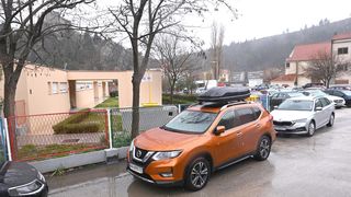 Snijeg i bura: Kolona vozila zaustavljena između Obrovca i Zatona obrovačkog