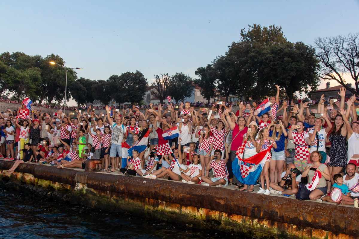 Veličanstven doček četvorice zadarskih Vatrenih od Gradskog mosta do Foruma