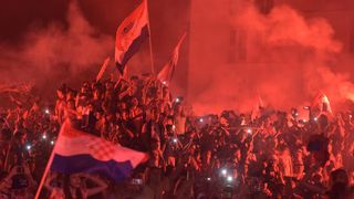 Zadrani na Forumu priredili spektakularan doček za svoje Vatrene Zadrani na Forumu priredili spektakularan doček za svoje Vatrene