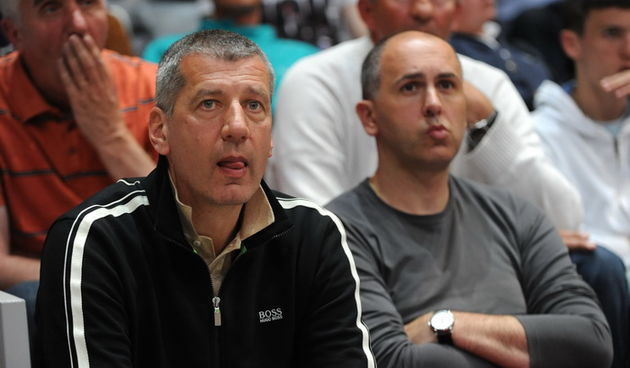 Zadar, 230411.
Kosarka A1 liga za prvaka, Zadar – Zagreb. Dvorana Kresimir Cosic na Visnjiku.
Na fotografiji : Aco Petrovic i Drazen Anzulovic.
Foto : Andrija Lucic / CROPIX