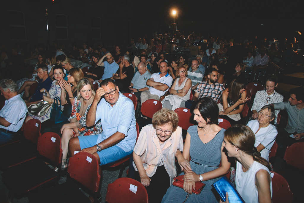 Teatar Exit na Zadarskom kazališnom ljetu: Predstava “Crveno”