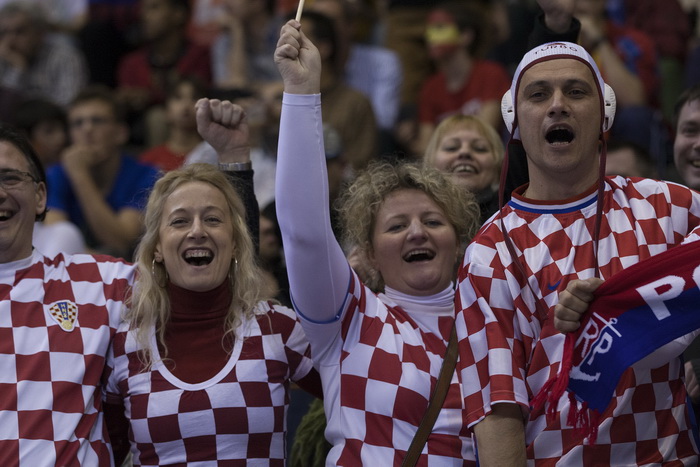 Zaragoza, Spanjolska, 230113.
Gradska dvorana Principe Felipe.
Svjetsko prvenstvo u rukometu za muskarce Spanjolska 2013.
Utakmica cetvrtfinala izmedju reprezentacija Hrvatske i Francuske.
Na fotografiji: hrvatski navijaci.
Foto: Ante Cizmic / CROPIX Zaragoza, Spanjolska, 230113.
Gradska dvorana Principe Felipe.
Svjetsko prvenstvo u rukometu za muskarce Spanjolska 2013.
Utakmica cetvrtfinala izmedju reprezentacija Hrvatske i Francuske.
Na fotografiji: hrvatski navijaci.
Foto: Ante Cizmic / CROPIX