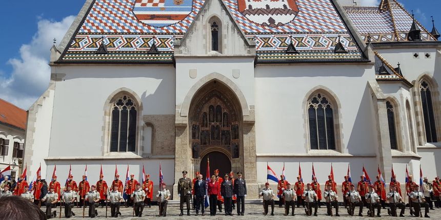 Dan Oružanih snaga RH: pogledajte smjenu počasne straže na Markovom trgu