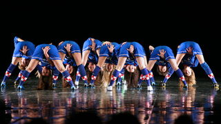 Zagreb, 240110.
U zagrebackom HNK veceras je premijerno izvedena predstava Srce moje kuca za nju. Montaz stroj i Plesni centar Tala inscenirali su legendarnu nogometnu utakmicu Hrvatske protiv Engleske iz 2007. g. kada je Hrvatska pobijedila na Wembley st