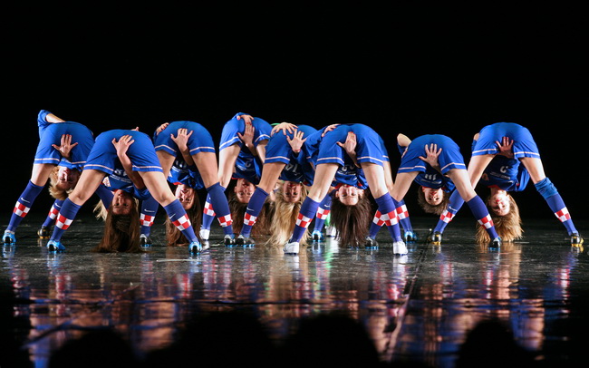 Zagreb, 240110.
U zagrebackom HNK veceras je premijerno izvedena predstava Srce moje kuca za nju. Montaz stroj i Plesni centar Tala inscenirali su legendarnu nogometnu utakmicu Hrvatske protiv Engleske iz 2007. g. kada je Hrvatska pobijedila na Wembley st